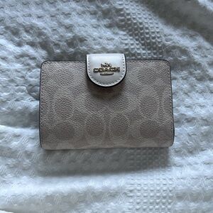 Coach Medium Corner Zip Wallet (signature canvas)